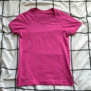 Lululemon ”Swiftly Tech Short-Sleeve Shirt 2.0 Race Length” (size 4)
